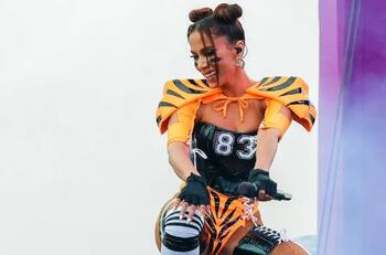 Anitta se lució con los colores de los Cincinnati Bengals vistiendo el número del que sería su actual pareja