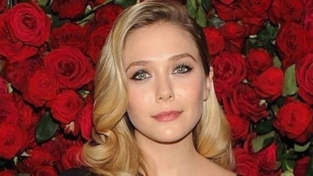Elizabeth Olsen dio de qué hablar con este vestido durante la alfombra roja de los Emmy