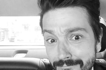 Diego Luna lamenta la violencia que vive la mujer en México