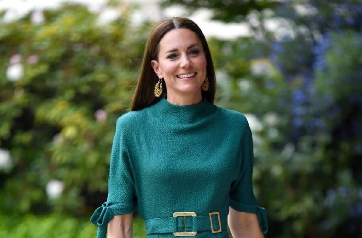 Kate Middleton sorprende al aparecer con diminuta cintura y desata rumores de arreglo estético