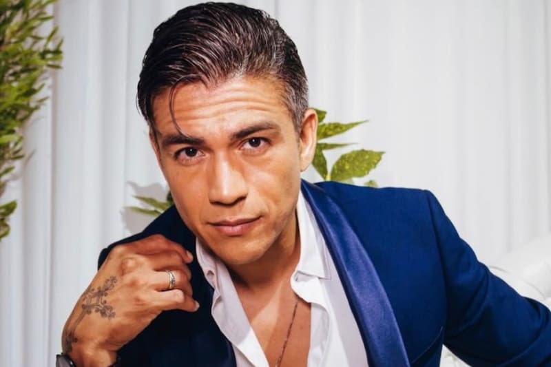 El cantante habría ingresado de emergencia a la clínica.