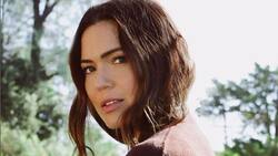 Mandy Moore le da la bienvenida a su segundo hijo con una tierna imagen en redes sociales