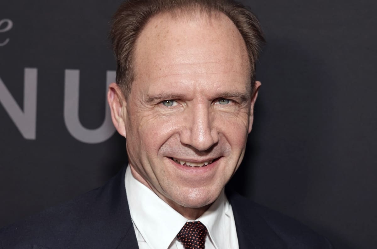 Ralph Fiennes, para construir al chef de "The Menu", tenía el cliché de la cocina caótica en mente