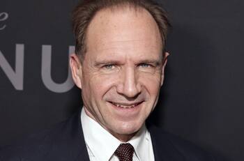 Ralph Fiennes, para construir al chef de "The Menu", tenía el cliché de la cocina caótica en mente