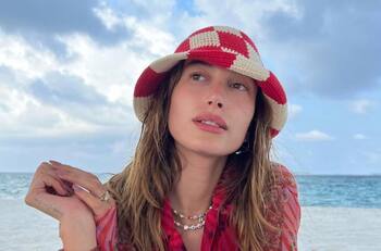 Hailey Bieber es vista en público por primera vez tras su repentina hospitalización