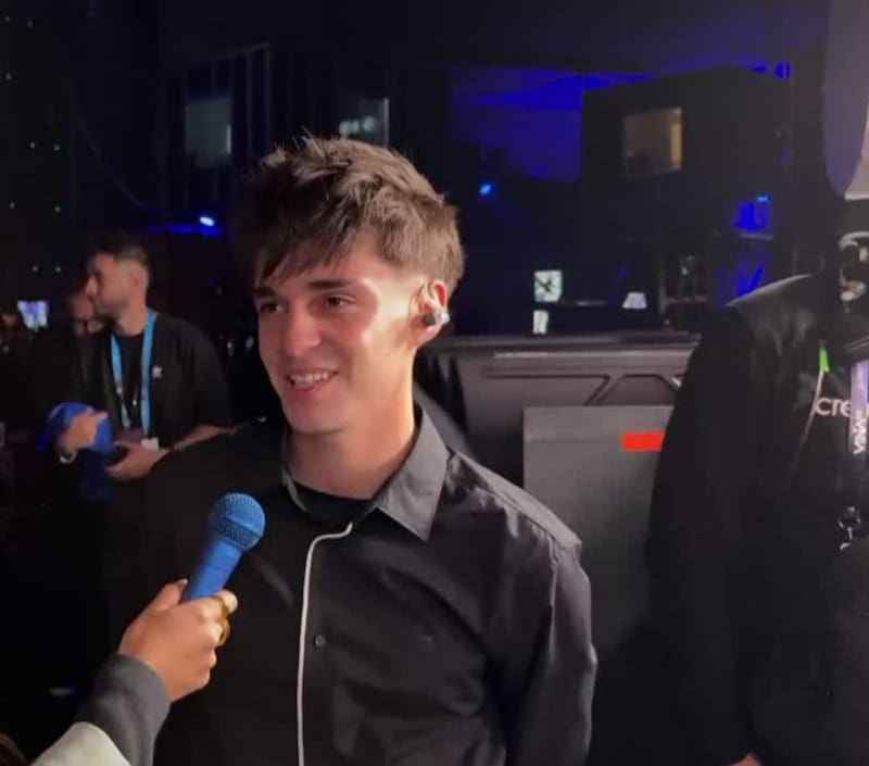 El hijo mayor del comediante desató suspiros en redes.