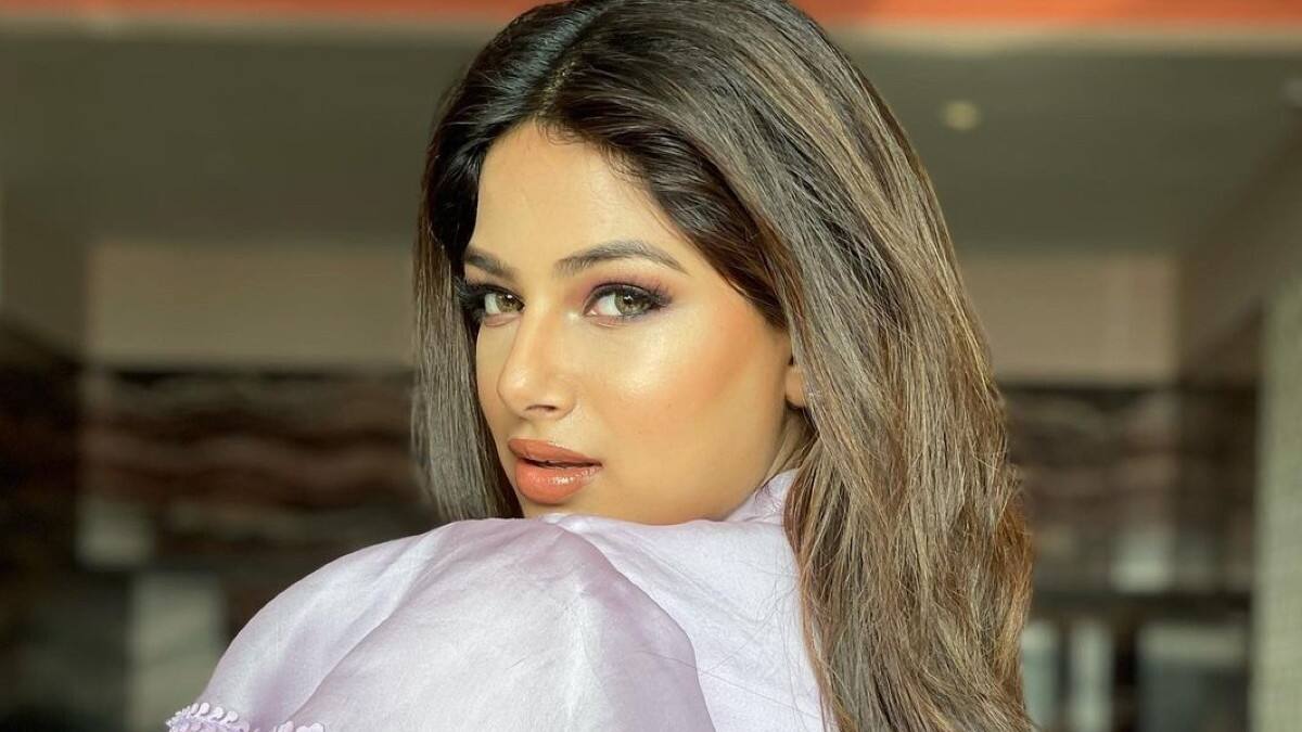 La Miss Universo Harnaaz Sandhu comparte video muy al estilo de “Emily in Paris”