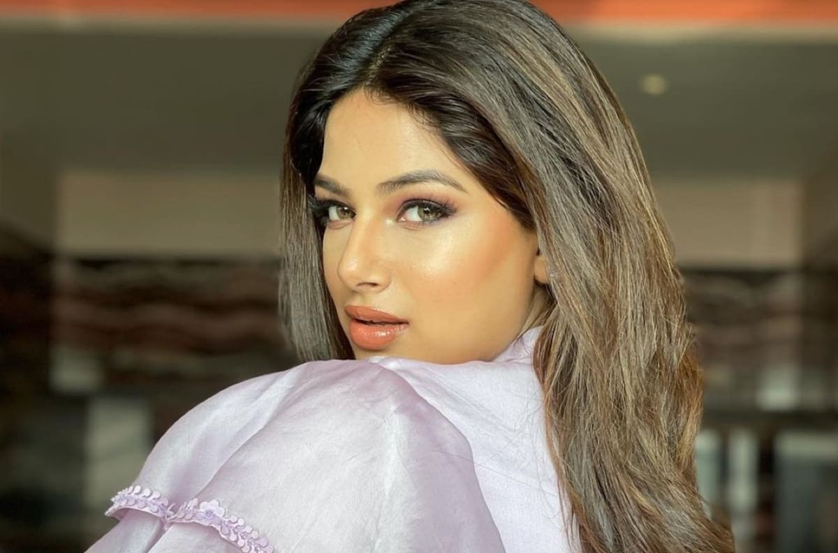 La Miss Universo Harnaaz Sandhu comparte video muy al estilo de “Emily in Paris”