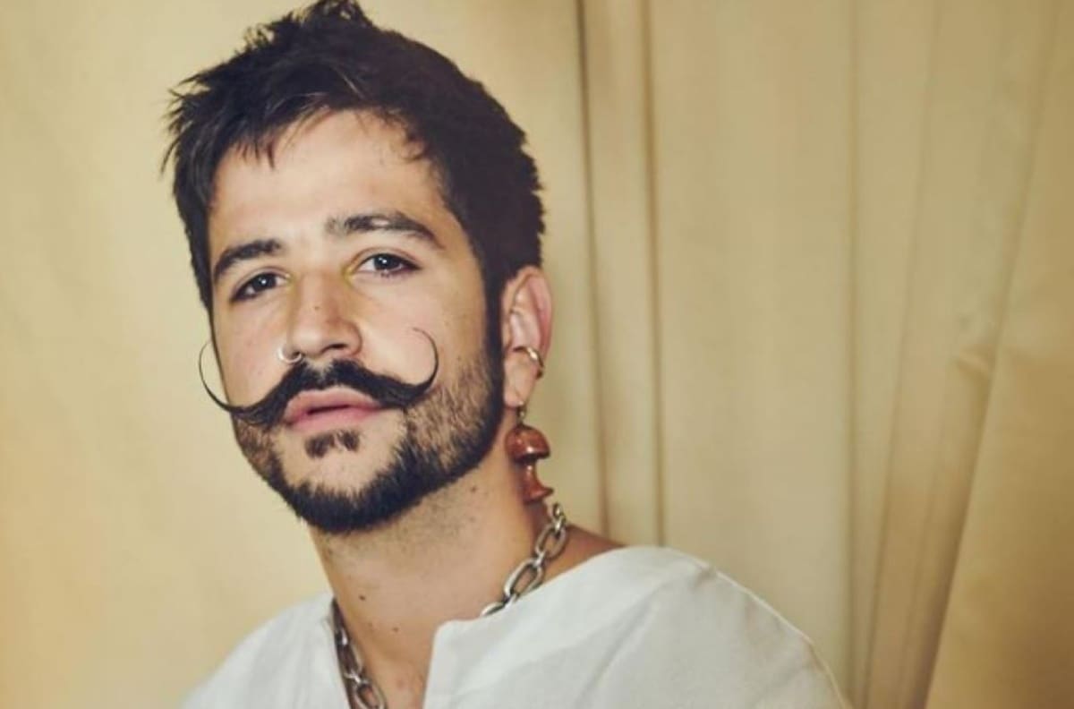 Camilo cada que sale asalta el closet de suegra ¡Me lo presta!