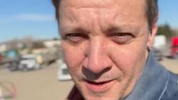 Casi recuperado: Jeremy Renner se muestra paseando por Six Flags luego de estar al borde de la muerte