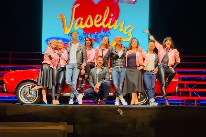 La puesta en escena da funciones los jueves y viernes a las 8pm, sábados a las 5pm y 8:30pm y los domingos a la 1:30pm y 5pm - Créditos: Instagram: @vaselinamexico