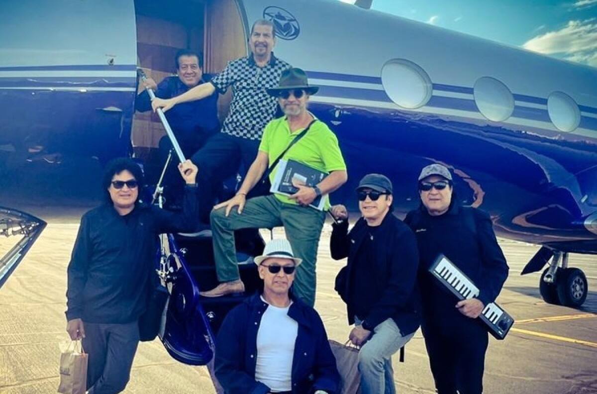 Integrante de Los Bukis se lesiona, pero asegura que la gira continuará ¡México prepárate!