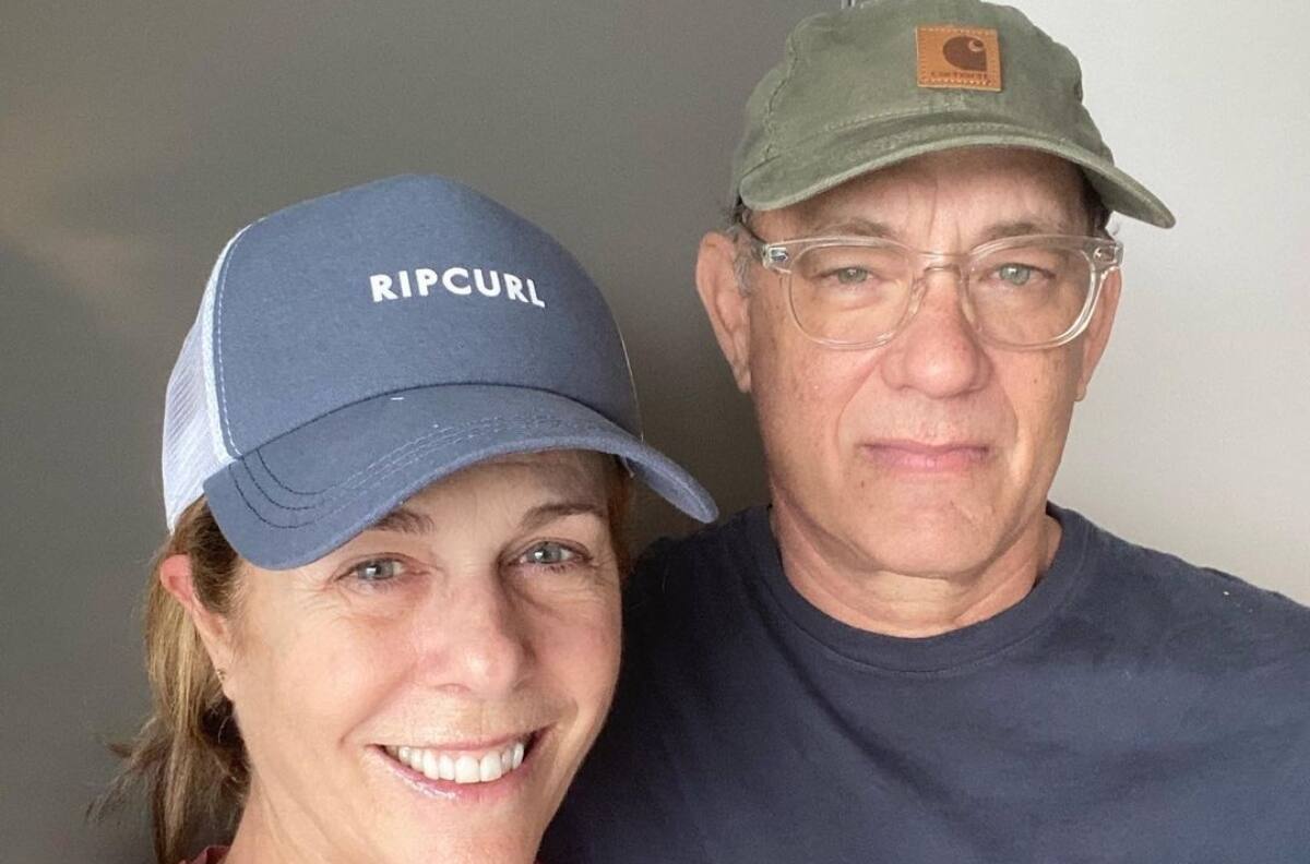 Hijo de Tom Hanks lanza mensaje anti-vacuna a un año del grave contagio de su padre