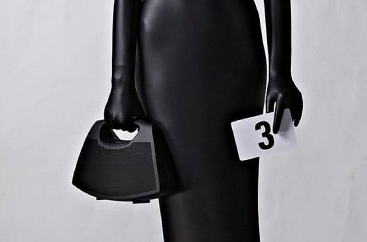 Los detalles del Speaker Bag de Balenciaga que se robó las miradas en la Semana de la Moda en París