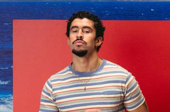 Primer DJ chileno en tocar con Bad Bunny recuerda cómo era el artista 10 años atrás: “Tenía cláusulas para no mirarlo directamente a los ojos”