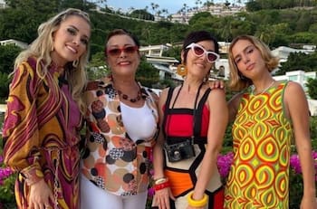 Michelle Salas tiene divertida fiesta de pijamas con su mamá, abuela y hermana
