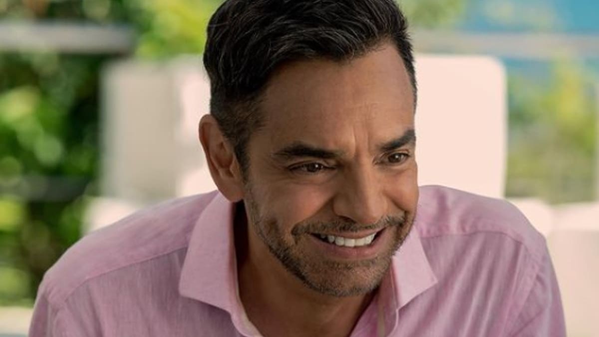 Eugenio Derbez llega a Apple TV+ con "Acapulco"; checa aquí el tráiler