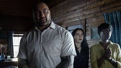 "Knock at the Cabin", la más reciente película de M. Night Shyamalan, estrena segundo tráiler
