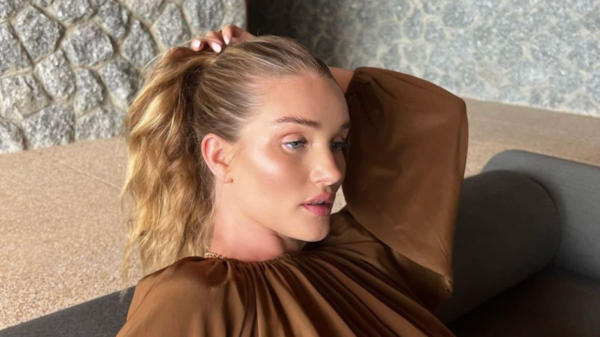 Rosie Huntington-Whiteley comparte la primera foto de la cara de su bebé con Jason Statham
