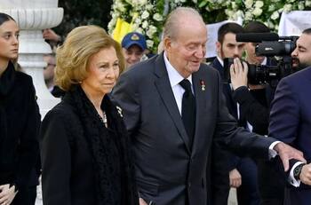 Reina Sofía se reencuentra con Juan Carlos en funeral del rey Constantino de Grecia