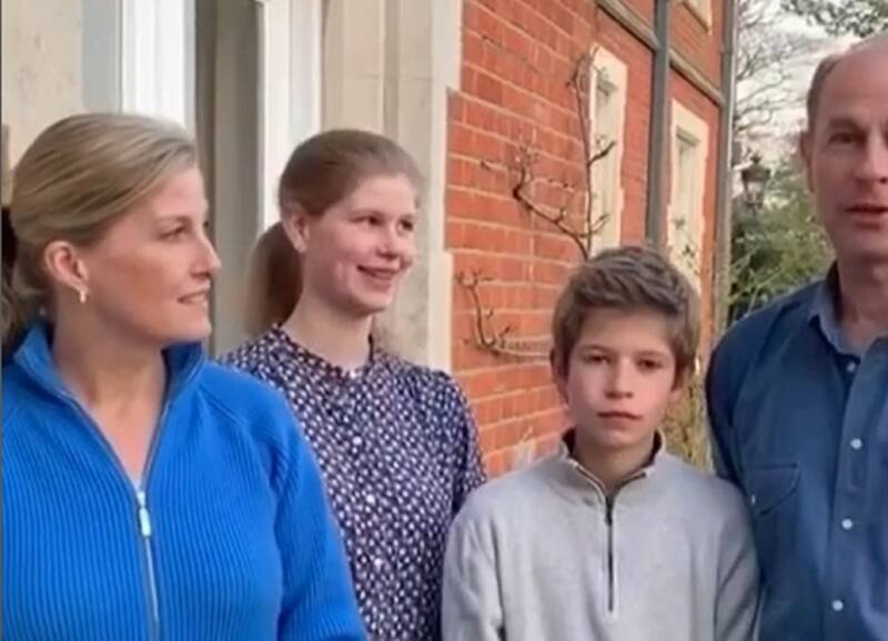 Lady Louise y sus padres, los condes de Wessex La nieta de la reina Isabel ha sido señalada como su favorita. - Créditos: Reproducción