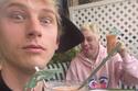El día que Machine Gun Kelly y Pete Davidson se colaron en una fiesta de Sandra Bullock