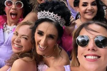 Bárbara Torres festeja sus 51 como si fueran XV años con fiesta en salón, vestido y vals