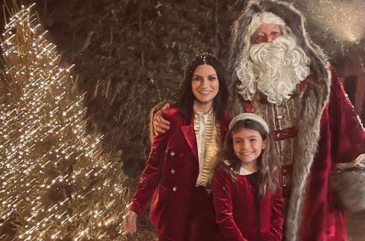 Laura Pausini comparte los detalles de su feliz navidad