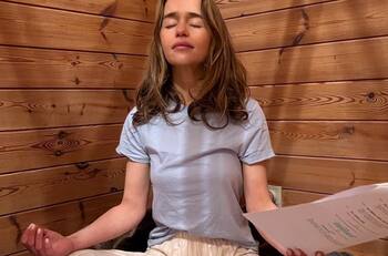 Emilia Clarke habló de los aneurismas cerebrales que sufrió: "es notable que pueda hablar"