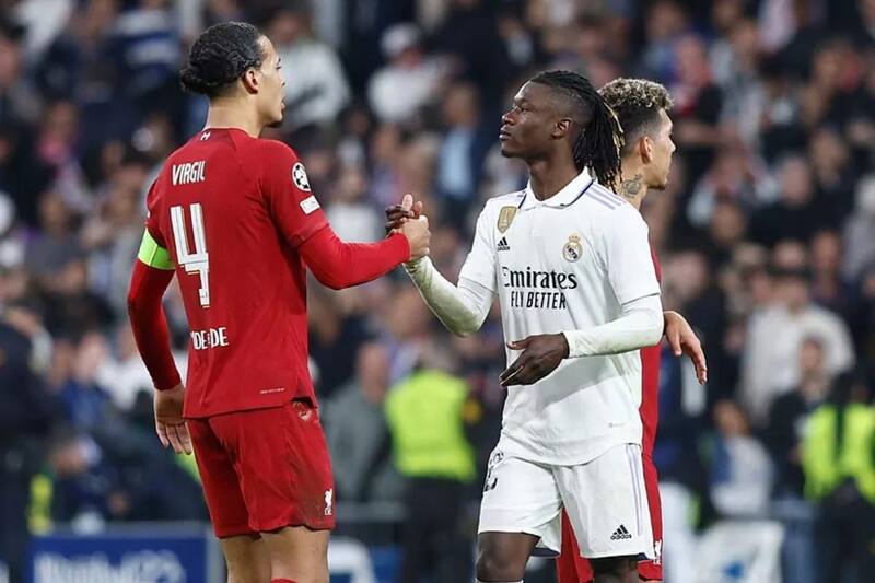 Van Dijk y Camavinga - Créditos: EFE