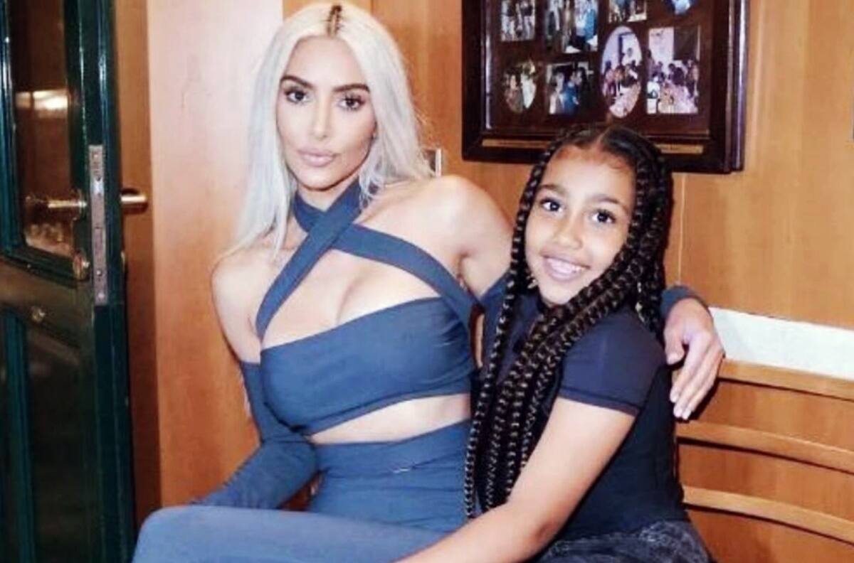 North West, hija de Kim Kardashian, se enfrenta a los paparazzi en la Semana de la Moda en París