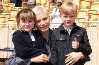 Príncipes Gabriella y Jacques de Mónaco derrochan estilo en torneo de tenis de Montecarlo