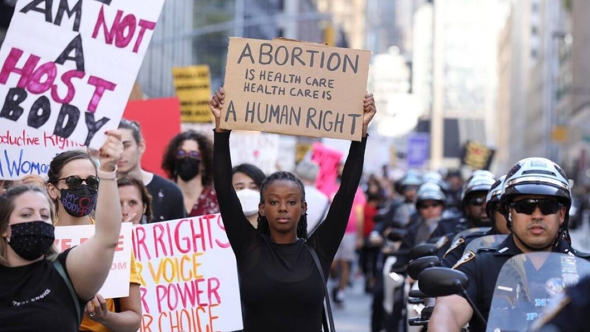 El derecho constitucional al aborto en Estados Unidos fue revocado; así reaccionaron los famosos