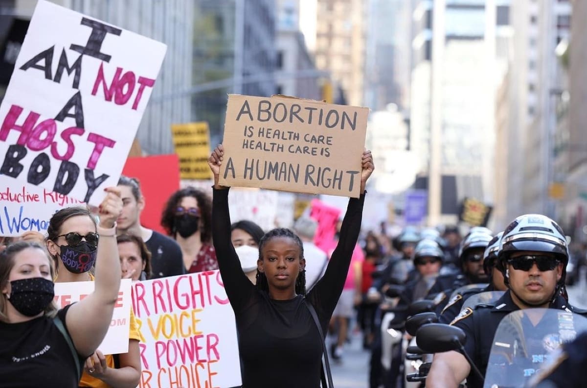 El derecho constitucional al aborto en Estados Unidos fue revocado; así reaccionaron los famosos