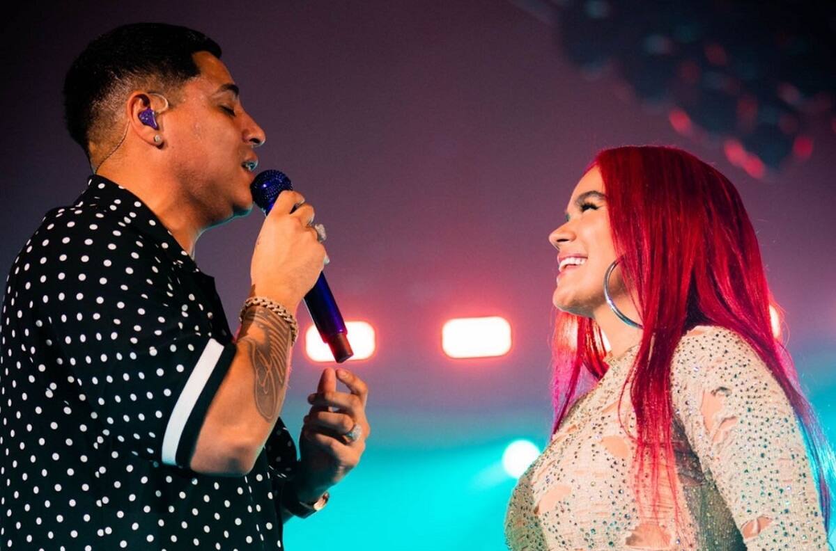 Karol G sorprendió a sus seguidores invitando a Grupo Firme a cantar