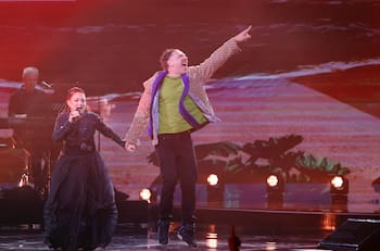 Llenan de críticas a Mega y José Antonio Neme por este motivo: a Gloria Estefan no le importó y lo subió al escenario