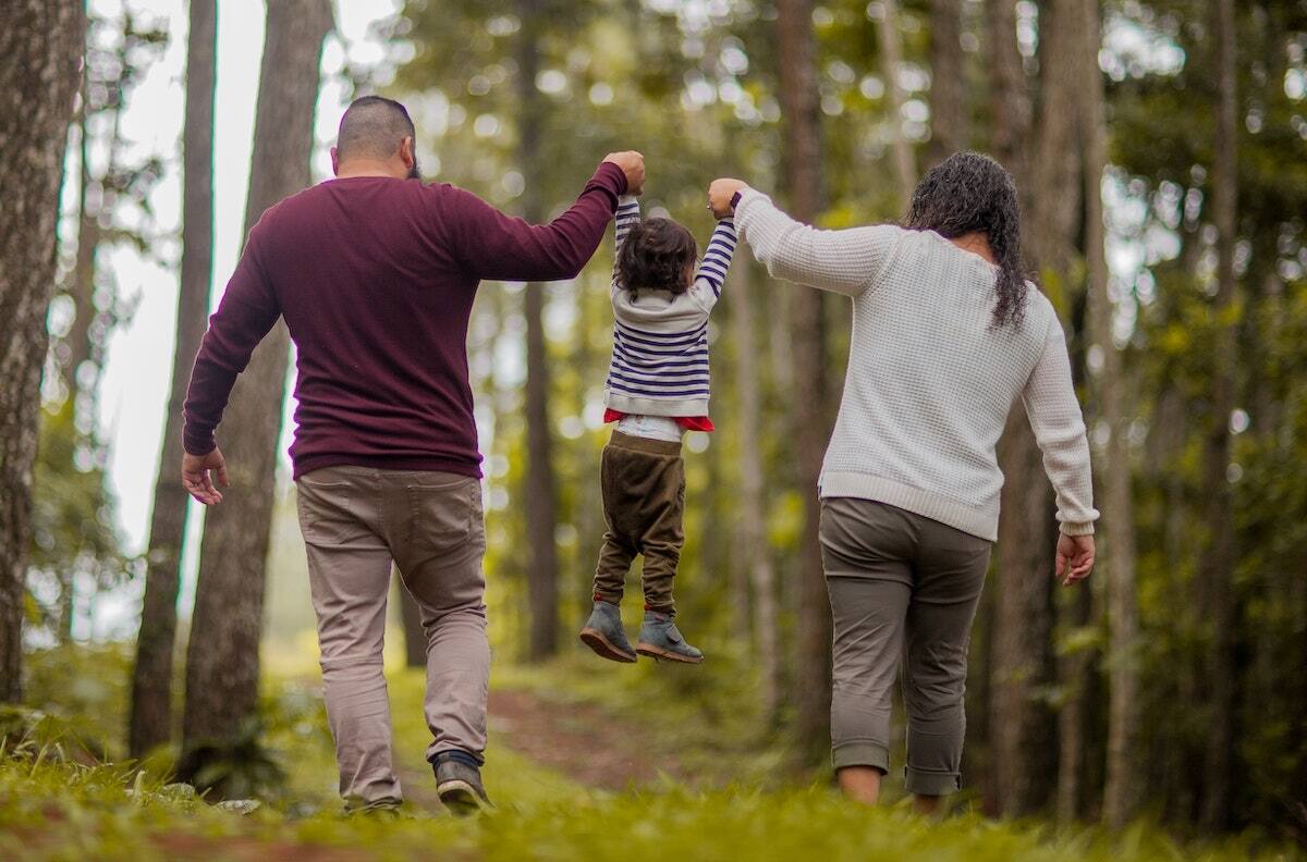 ¿Qué roles cumple el vínculo que tenemos con nuestros padres según la espiritualidad?