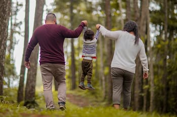 ¿Qué roles cumple el vínculo que tenemos con nuestros padres según la espiritualidad?