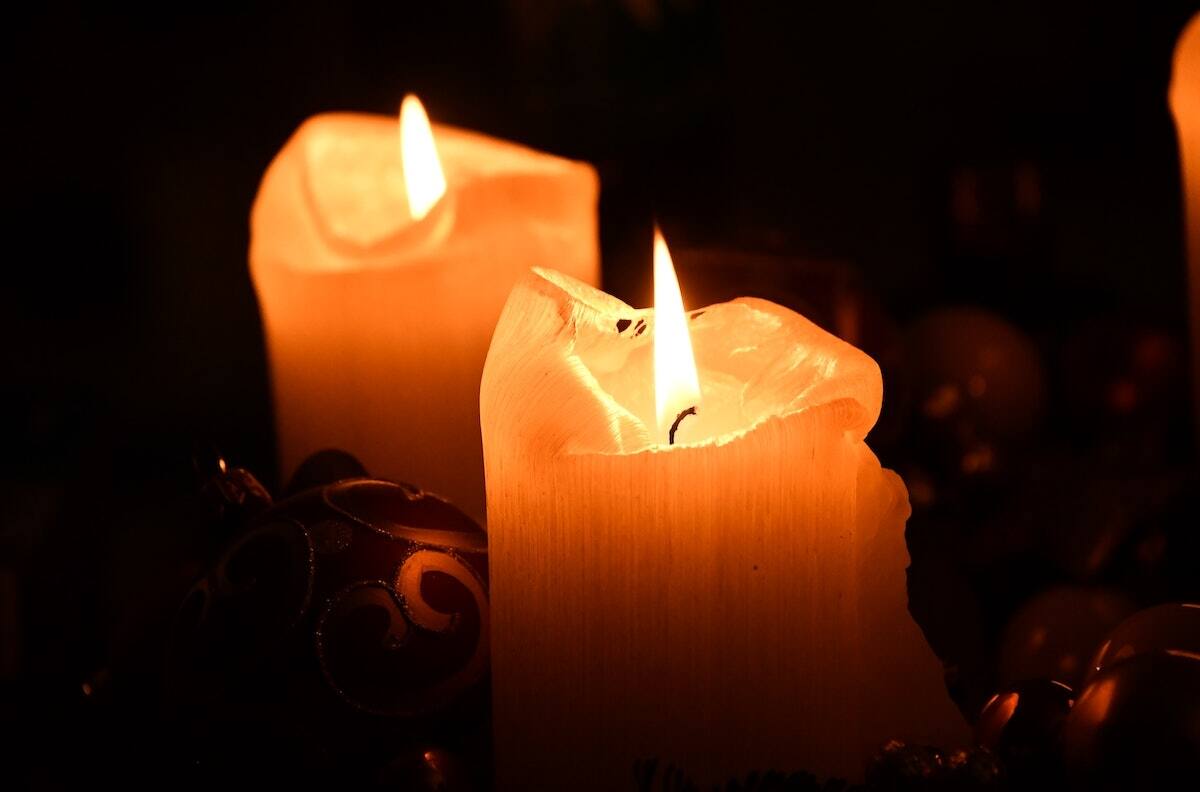 Descubre cómo interpretar las diferentes flamas de una vela