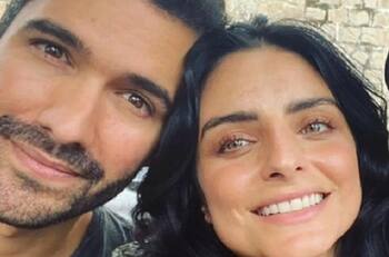 Aislinn Derbez y Jonathan Kubben presumen su amor en una romántica postal