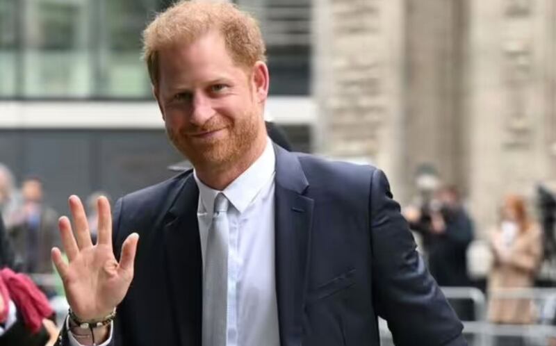 El duque de Sussex viajó al Reino Unido para presentarse en el Tribunal Superior de Londres