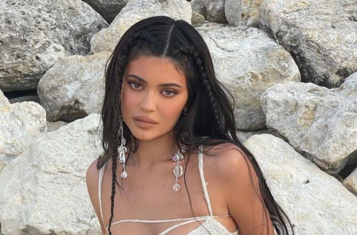 Kylie Jenner reaparece en redes tras dar a luz a su segundo hijo y luce espectacular