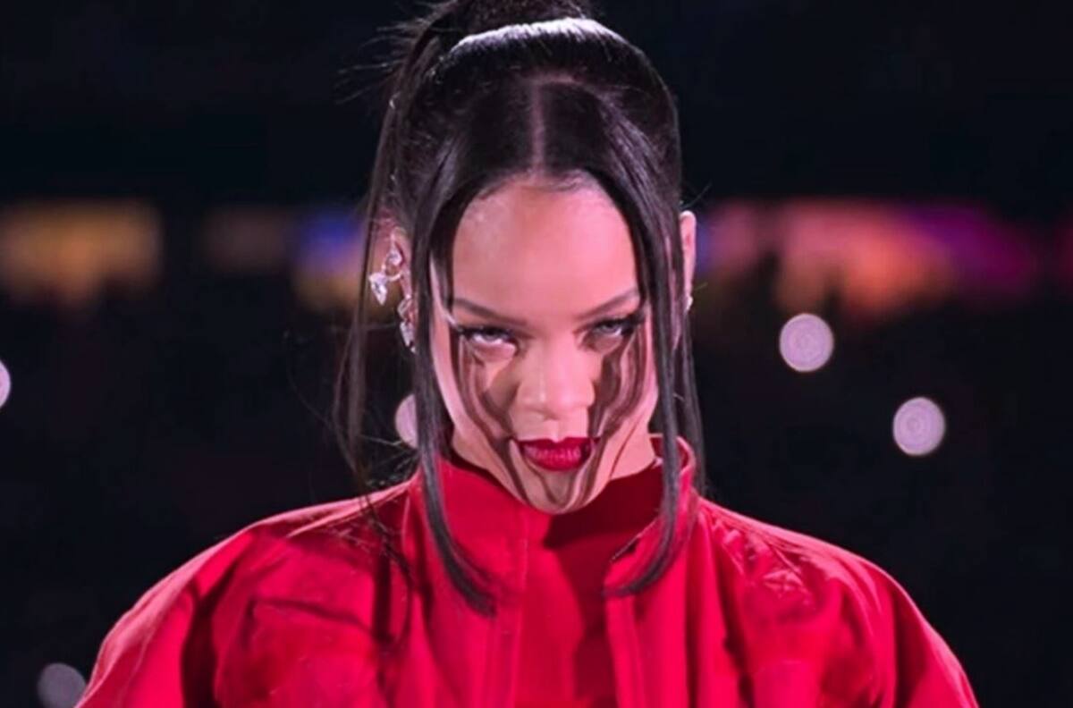 Rihanna provoca una oleada de divertidos memes tras su show del Super Bowl 2023