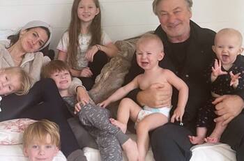 La teoría que asegura la esposa de Alec Baldwin es adicta a estar embarazada