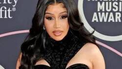 Cardi B golpea a un fan tras ser agredida arriba del escenario