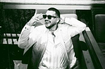 Christian Nodal presume nuevo tatuaje en la cara