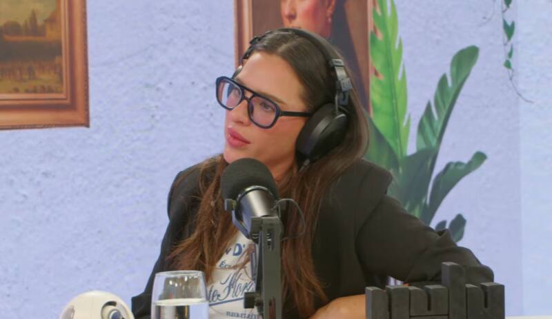 La modelo recordó el día que trabajó en un café con piernas.