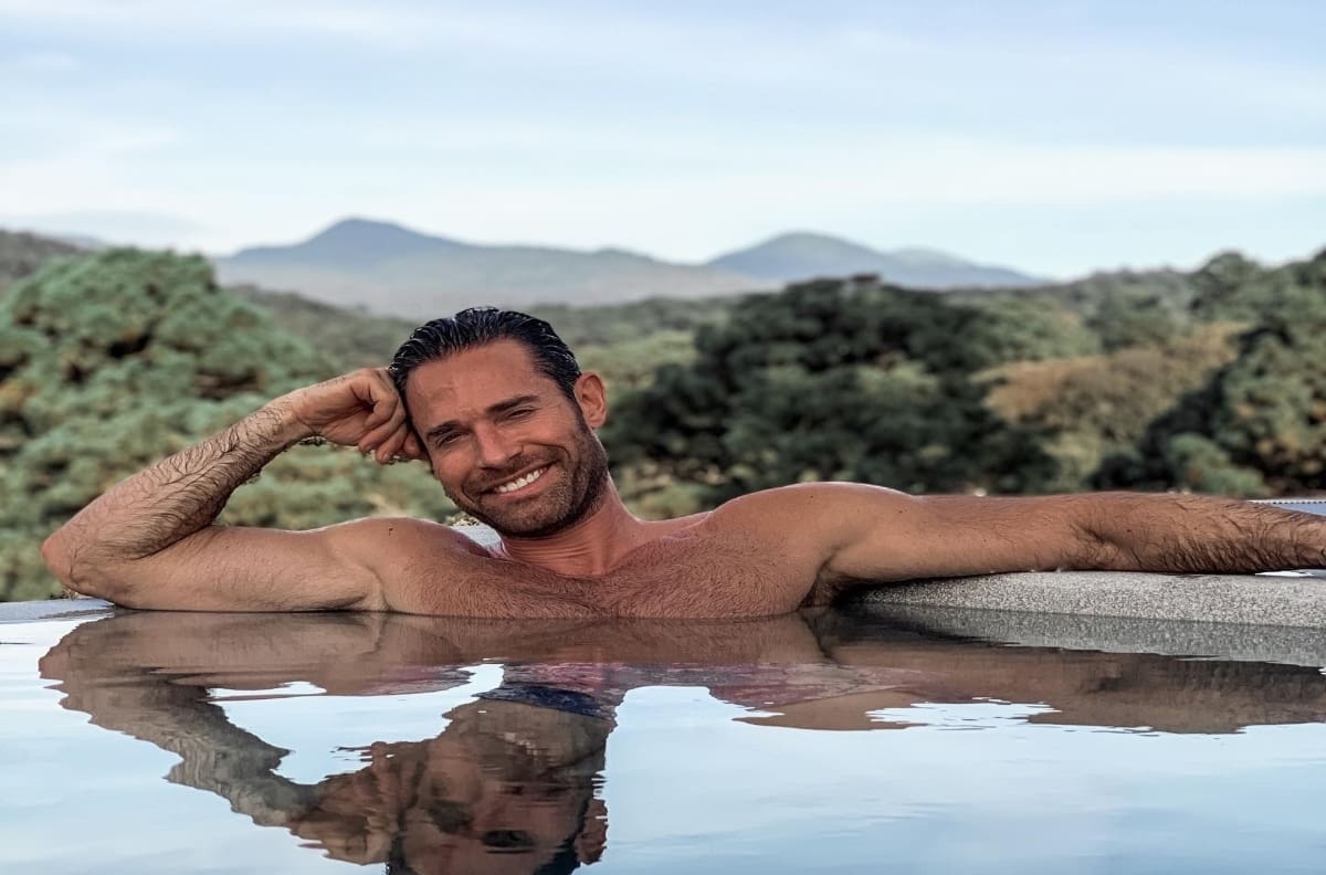 Famosos saludan a sus fans a cambio de dinero ¡Rompe tu cochinito!