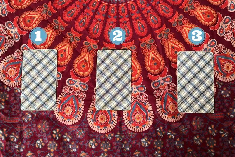 ¿Qué carta llama más tu atención? Elige una y recibe un consejo para hoy.