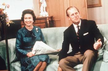 La reina Isabel II y el príncipe Felipe: así fingían "ser normales" cuando se cansaban de la realeza